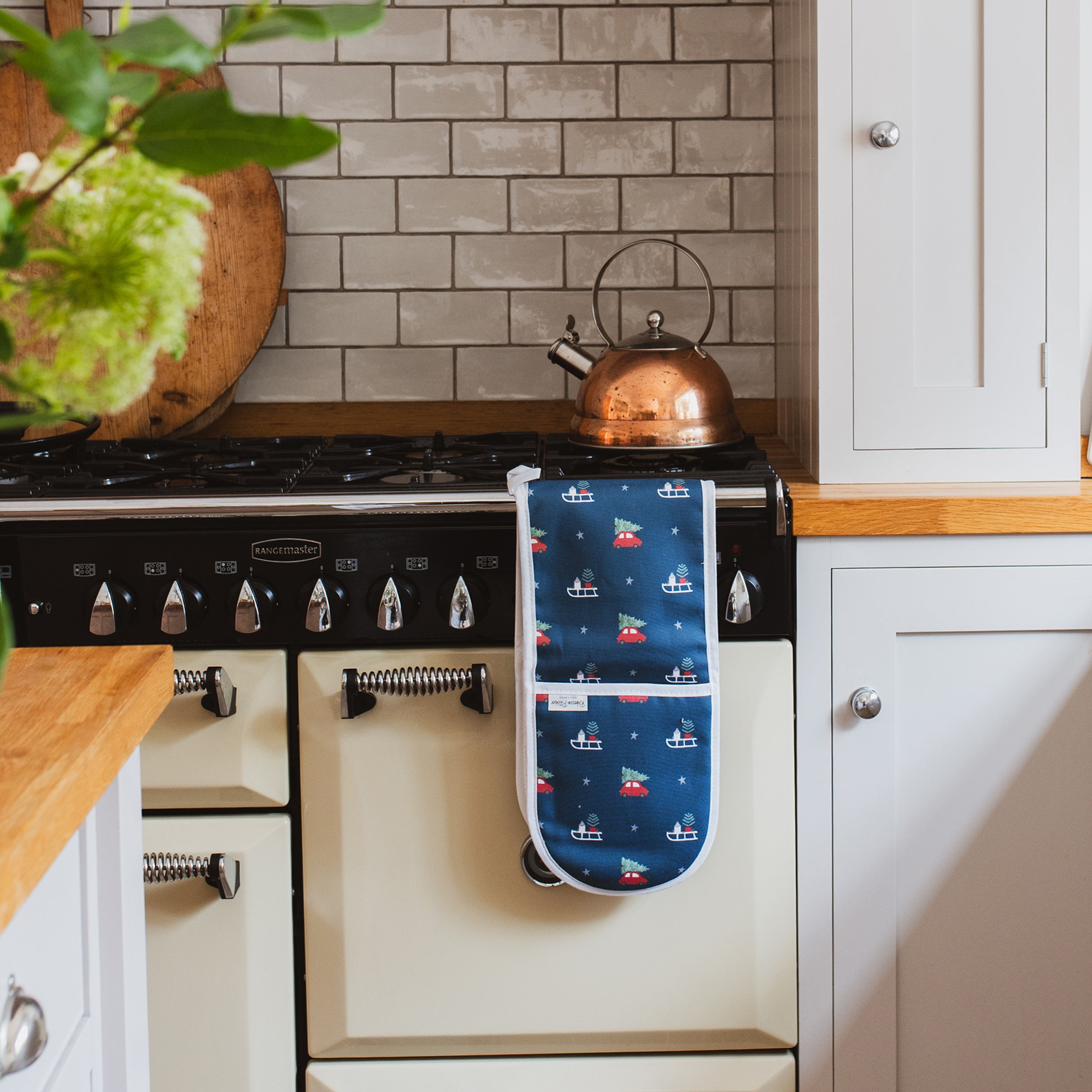 Driving Home for Christmas Double Oven Gloves