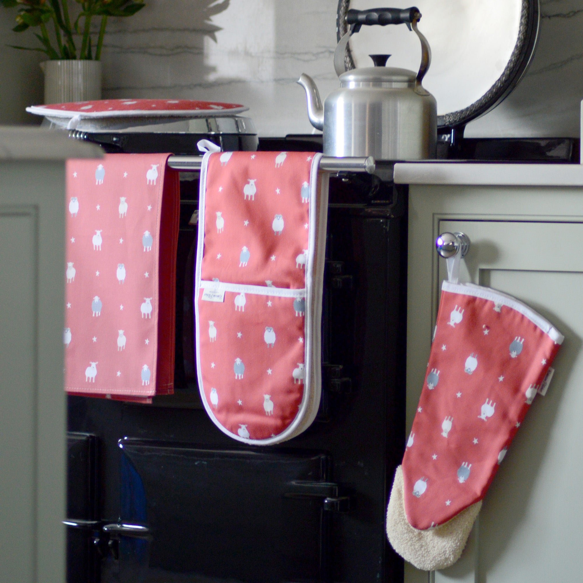 Red sheep design kitchen linens